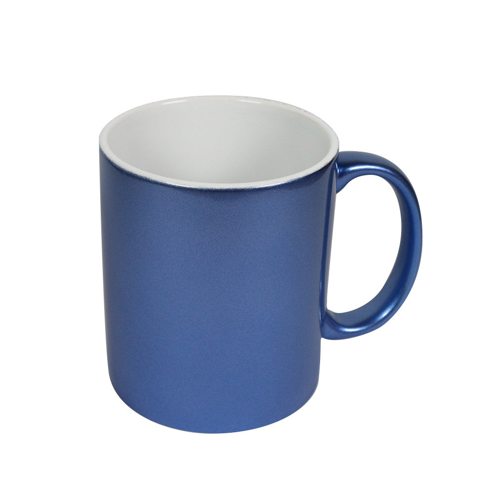 Tasse mit Perlglanz-Effekt in blau