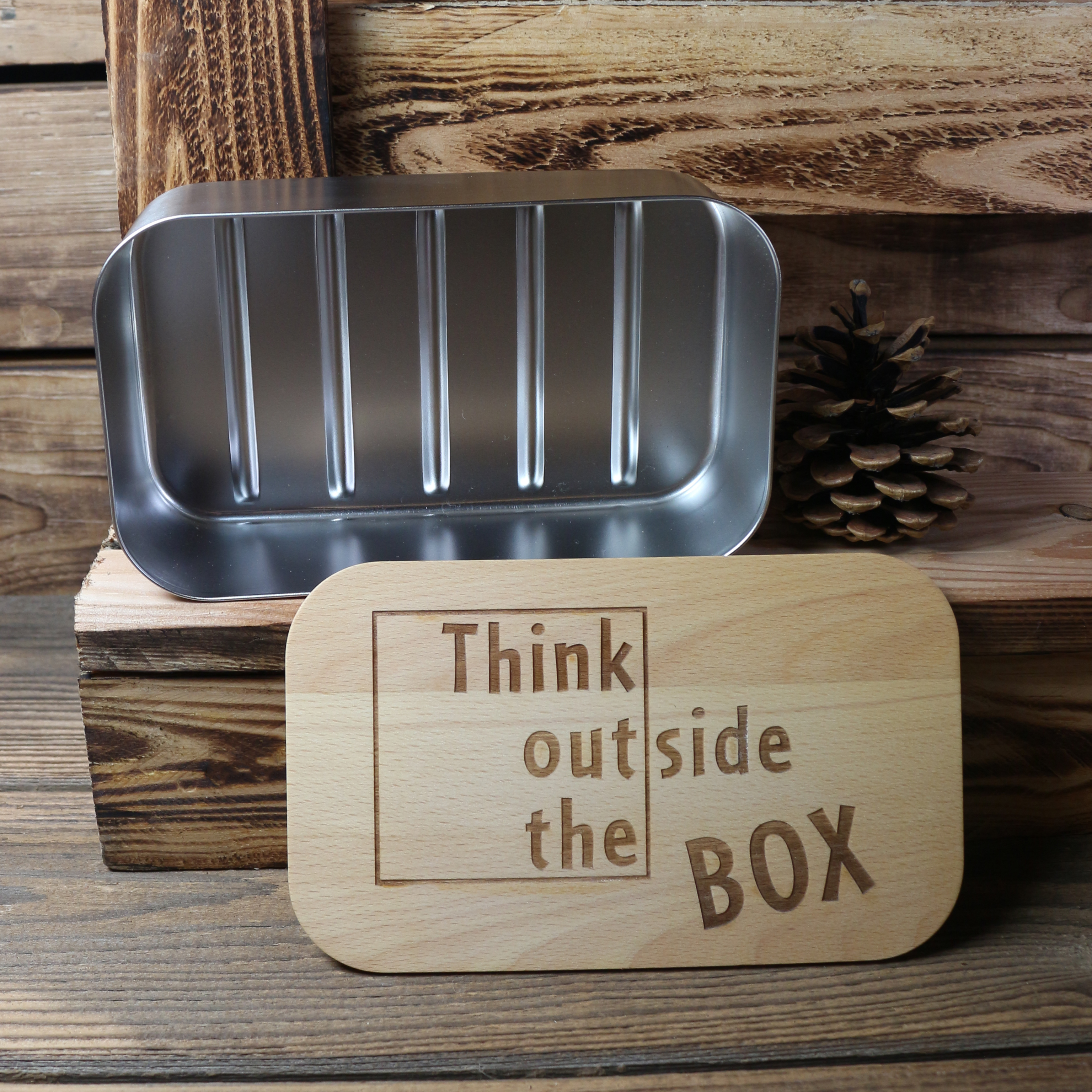 Vesperdose mit Gummiband  "Think outside the box"